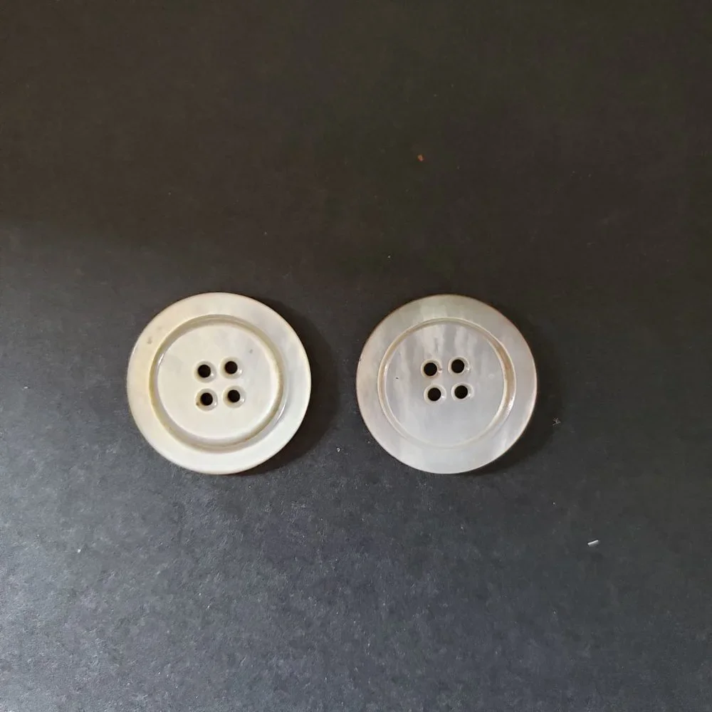 (4/$15) Vintage mother of pearl sewing buttons